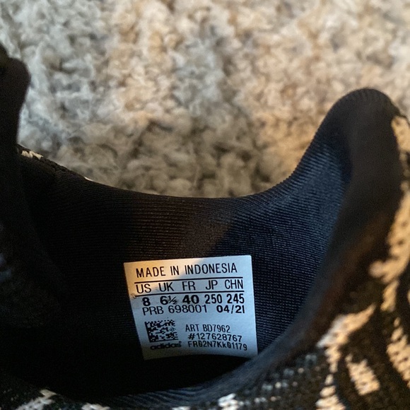 Super cute Adidas Swift Run shoes size 8 - Picture 5 of 7